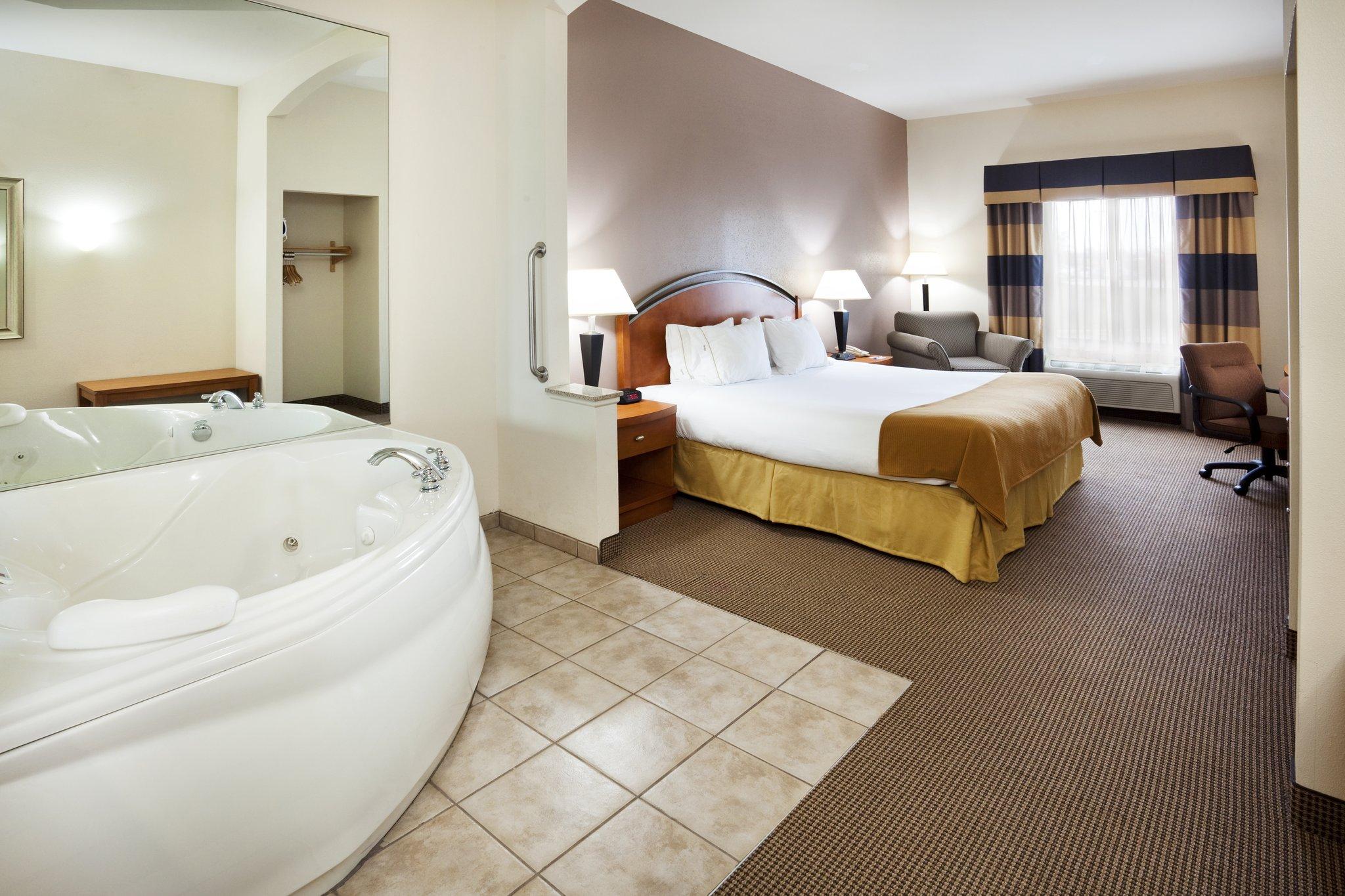 Holiday Inn Express Forest City By Ihg Zimmer foto