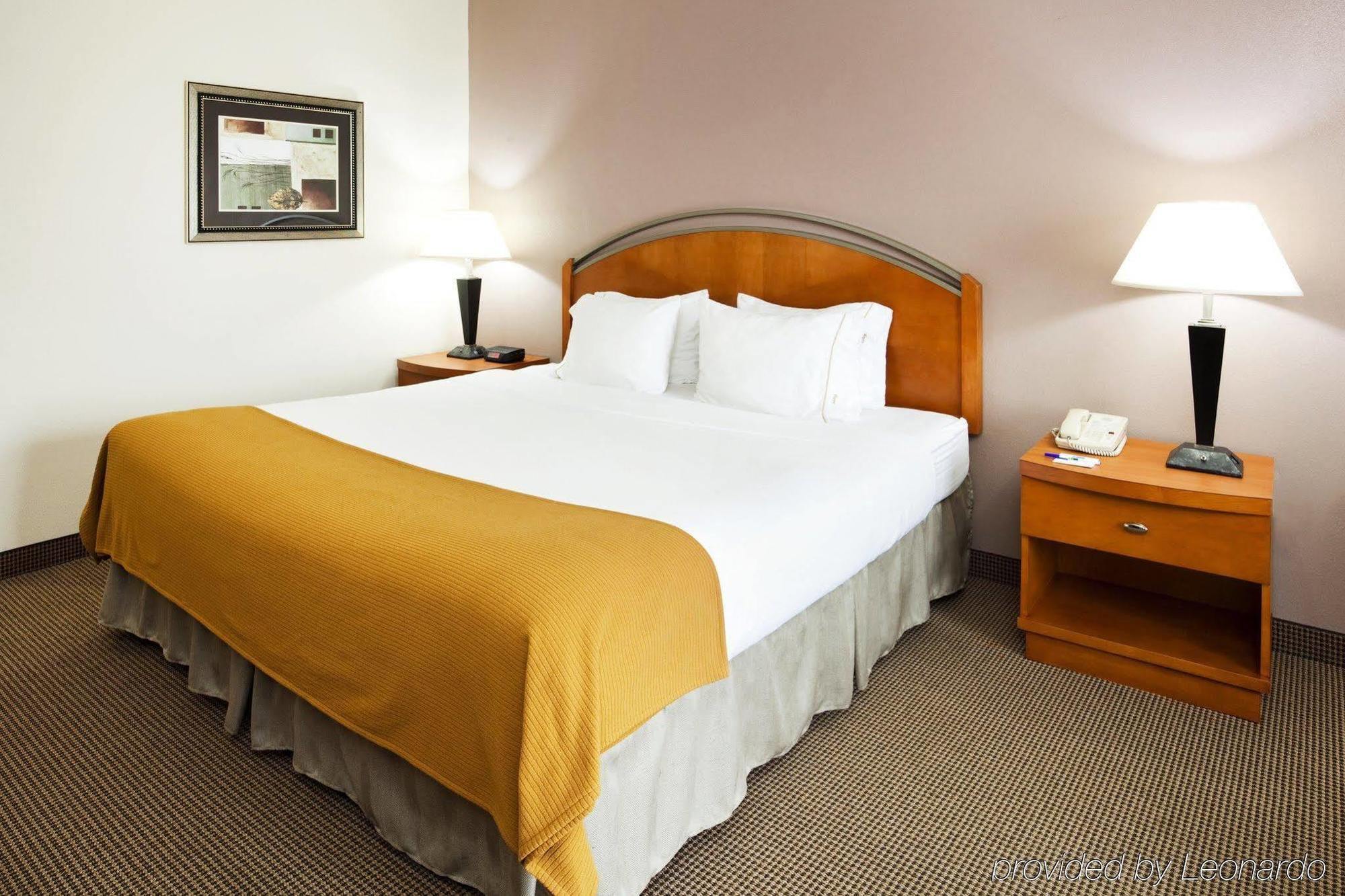 Holiday Inn Express Forest City By Ihg Exterior foto